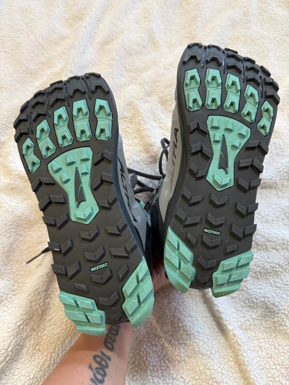 Altra Women's Lone Peak 9 Waterproof Gray and Teal Hiking Boots - Excellent - Picture 6 of 17